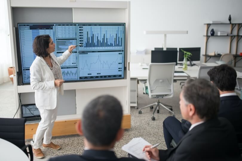 Women showing cloud scale analytics on screen